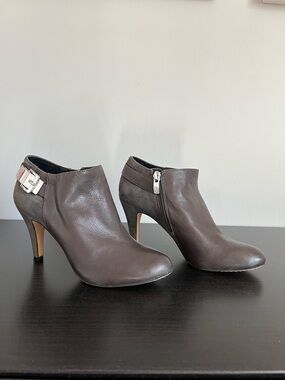 Vince Camuto Women's Brown Gray Leather Ankle Booties Size 5.5/35.5